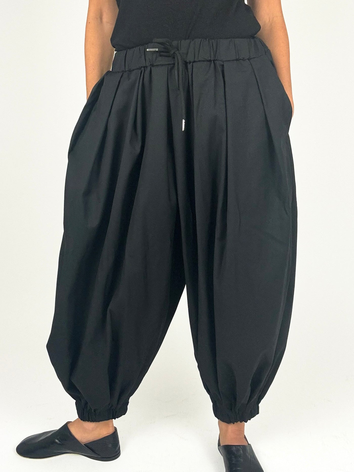 The Curved Volume Pant