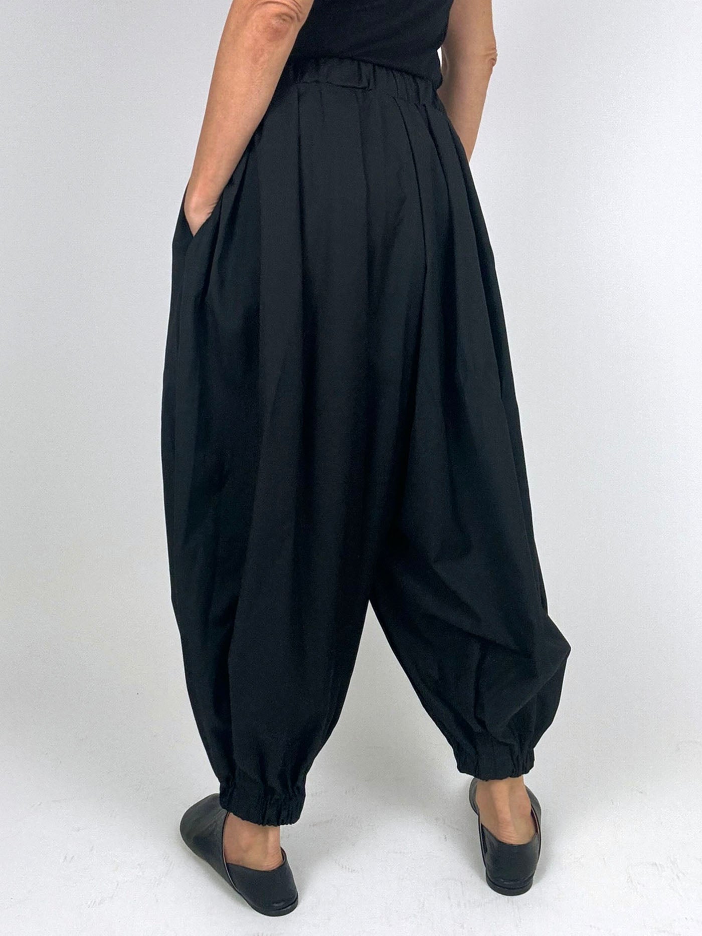 The Curved Volume Pant