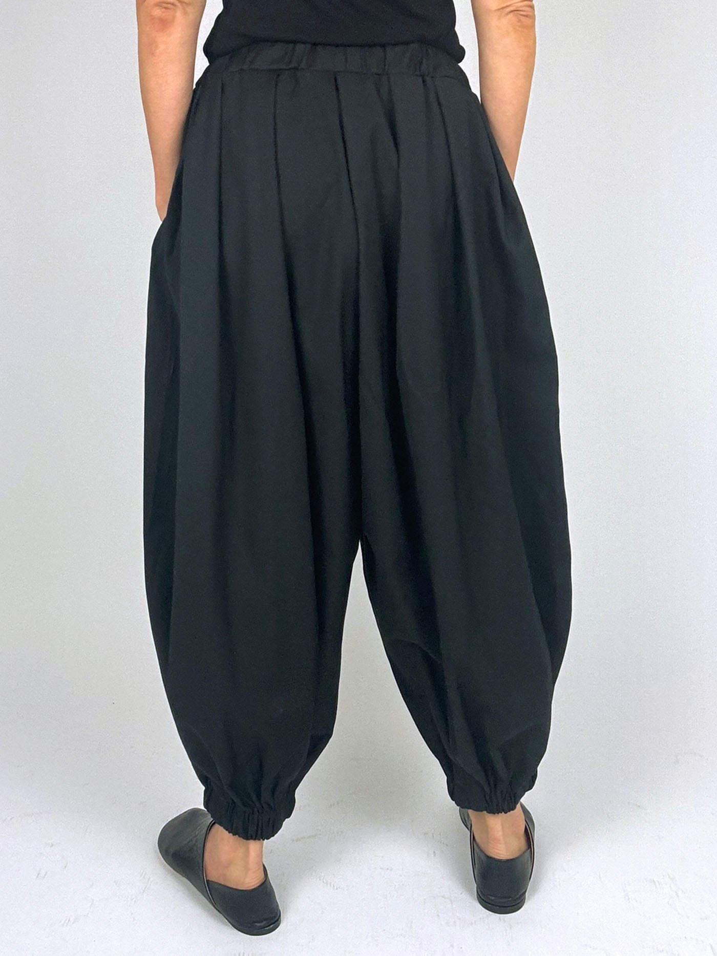 The Curved Volume Pant